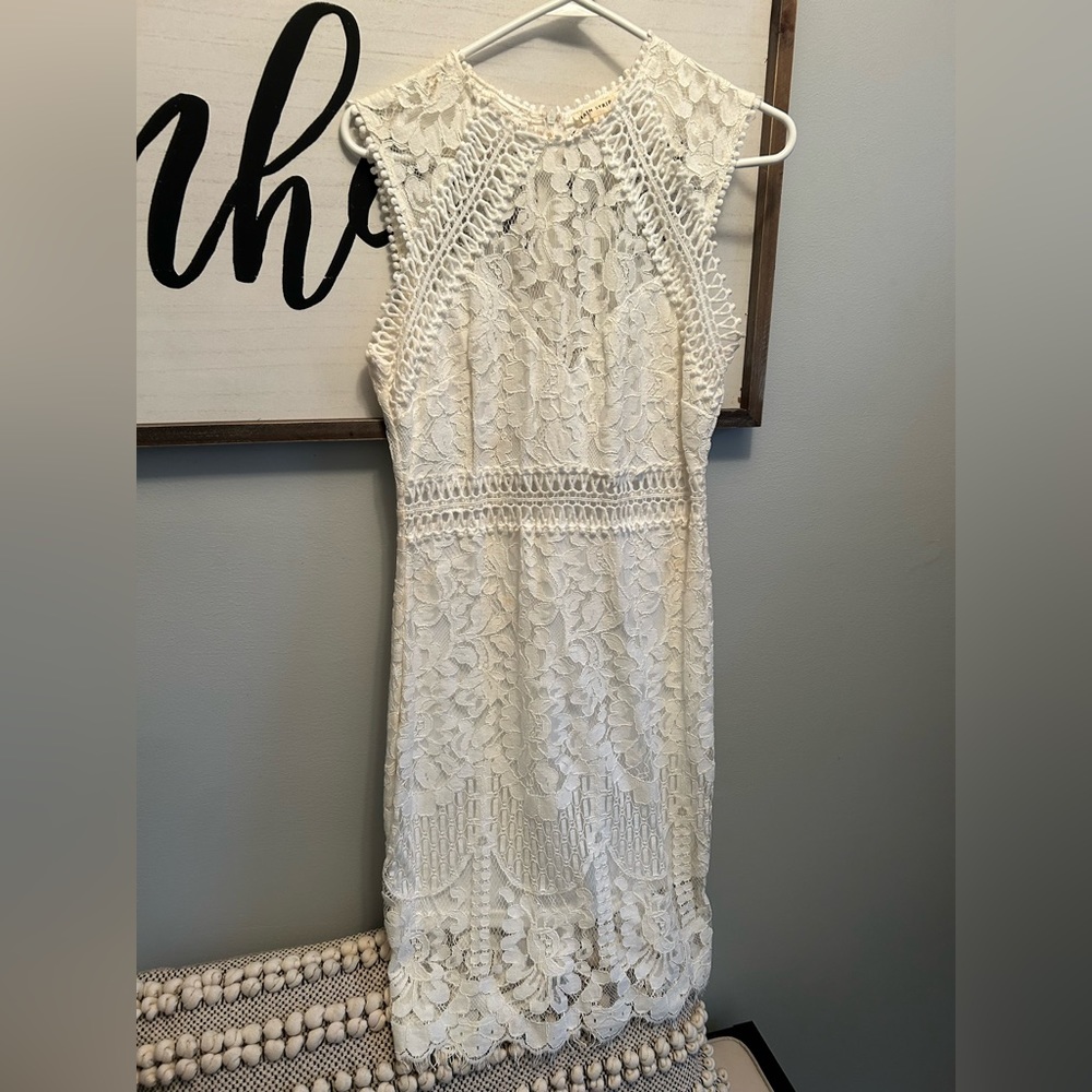 Size L White Lace Dress with Buttons